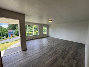 3202 Farragut St in Bremerton, WA - Building Photo - Building Photo