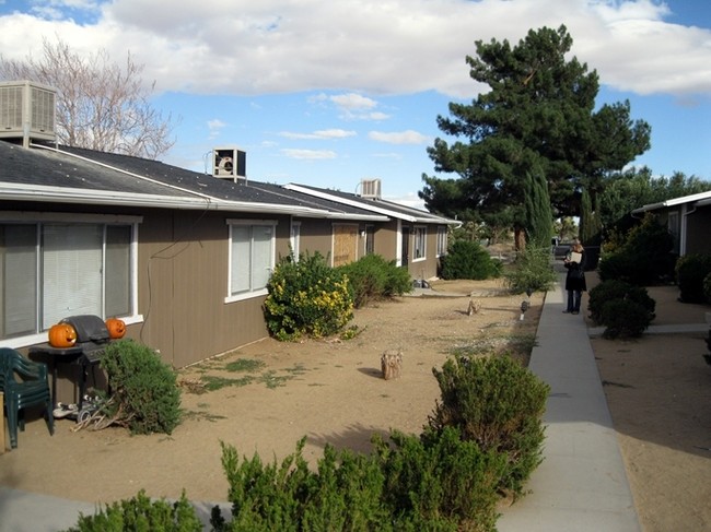 7454 Elk Trl in Yucca Valley, CA - Building Photo - Building Photo