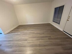 916 Tulip Trail in Mesquite, TX - Foto de edificio - Building Photo