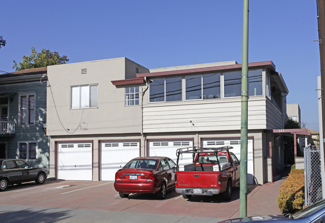 641 Santa Clara Ave in Alameda, CA - Foto de edificio - Building Photo