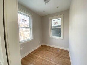 72 Spring St, Unit 3 in Cambridge, MA - Building Photo - Building Photo