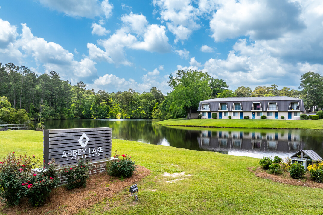 Abbey Lake in Thomasville, GA - Building Photo