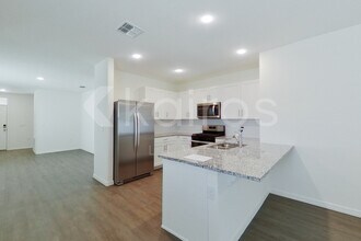 32021 Katelin Cir in Leesburg, FL - Building Photo - Building Photo