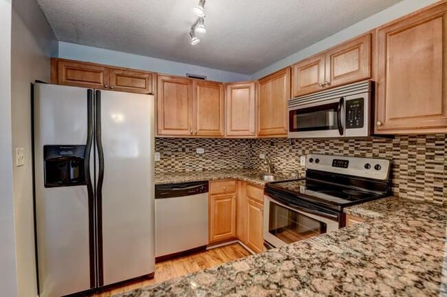 440 N Wabash Ave, Unit 407 in Chicago, IL - Building Photo - Building Photo