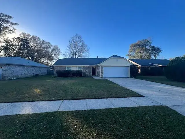 807 N Lake Verret Ct in Slidell, LA - Foto de edificio