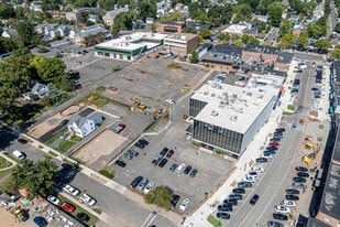 Center Park Place in West Hartford, CT - Building Photo
