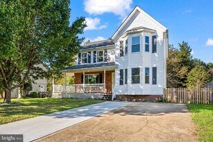 22045 Clipper Dr in California, MD - Building Photo