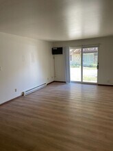 828 Weslyn Ct in West Bend, WI - Foto de edificio - Building Photo