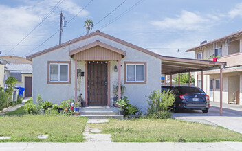 128-134 E B St in Port Hueneme, CA - Building Photo - Building Photo