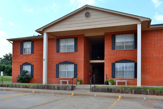 East Towne Village in Guthrie, OK - Building Photo - Building Photo