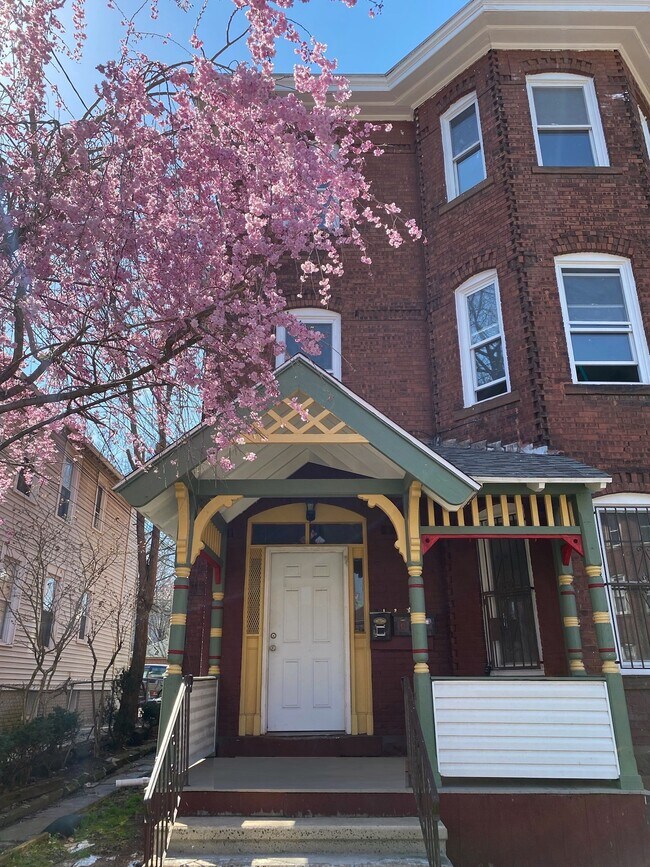 33 Babcock St Apartments and Nearby Hartford Apartments For Rent