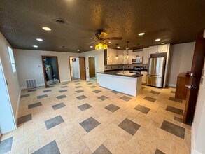 401 3rd St in Searsboro, IA - Foto de edificio - Building Photo