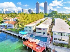 4730 Pine Tree Dr, Unit 14 in Miami Beach, FL - Building Photo