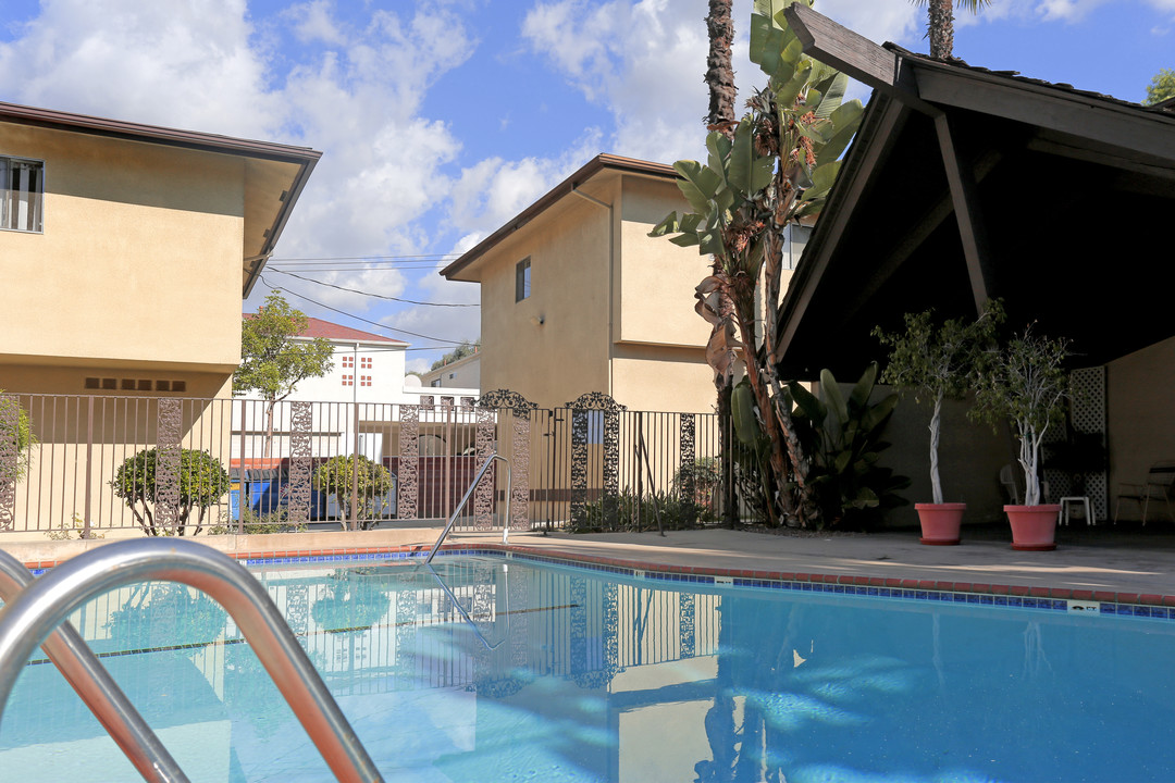 Whittwood Manor Apartments in Whittier, CA - Foto de edificio