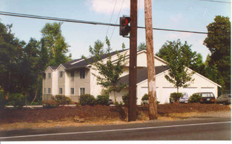 621 NE Kane Dr Apartments