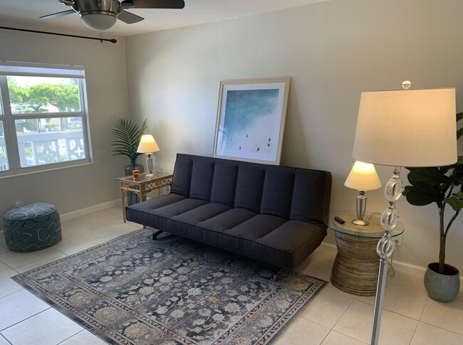 property at 3915 S Flagler Dr