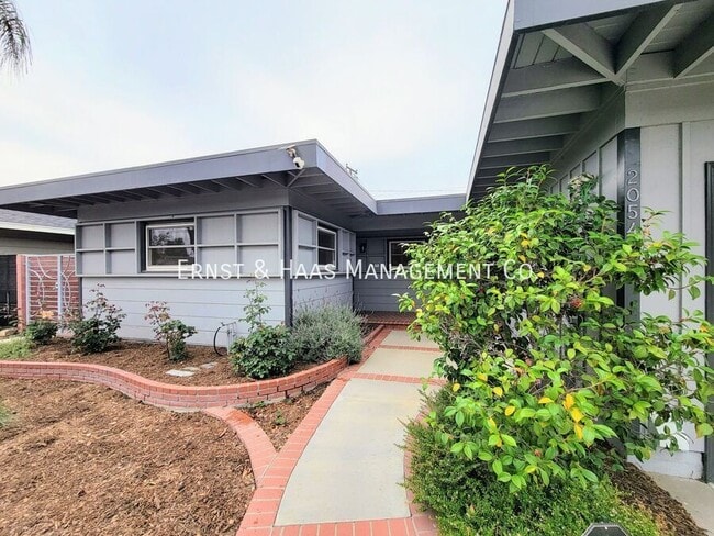 2054 Pattiz Ave in Long Beach, CA - Building Photo - Building Photo