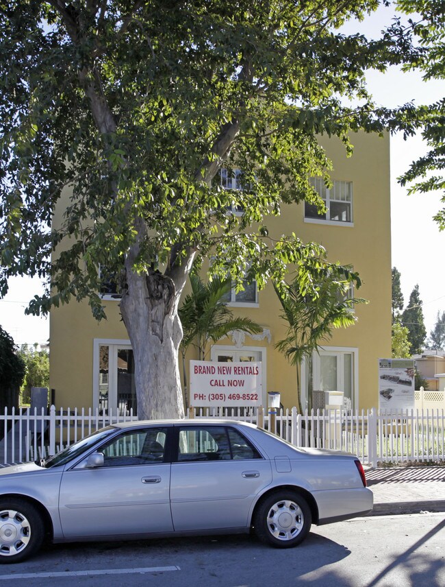 843 SW 13th Ave in Miami, FL - Foto de edificio - Building Photo