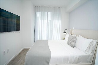 398 NE 5th St, Unit 1617 in Miami, FL - Building Photo - Building Photo
