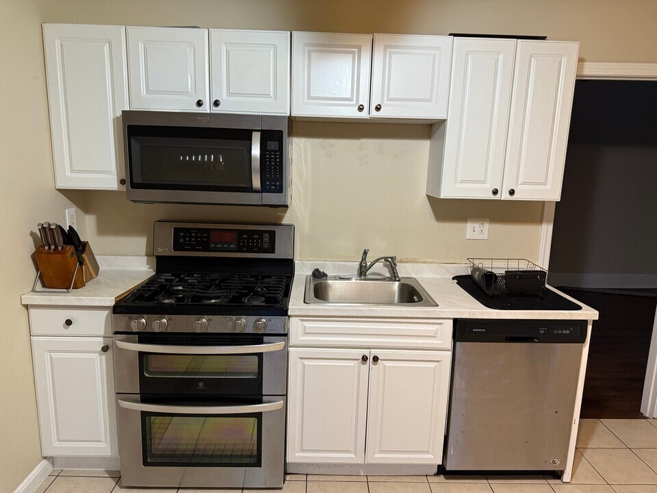 56 Parker St, Unit Unit 1 in Attleboro, MA - Foto de edificio