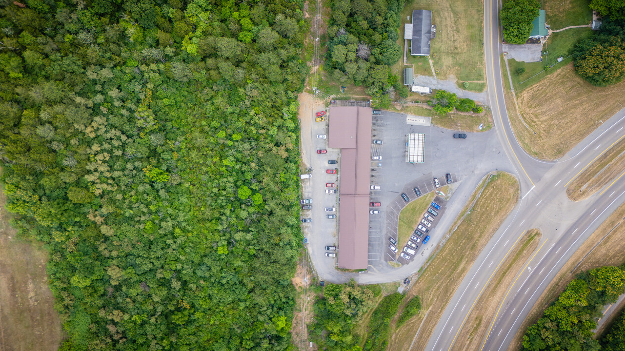 455 Fish Hatchery Rd in Morristown, TN - Building Photo