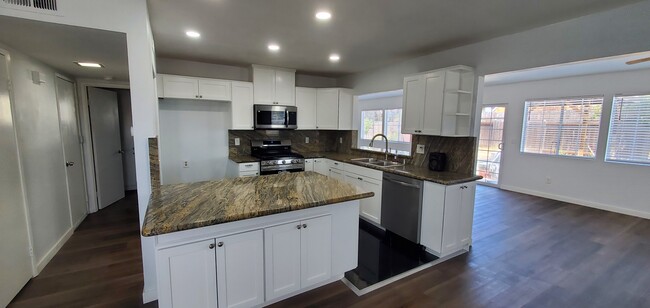 2886 Cagayan Ave in San Diego, CA - Building Photo - Building Photo