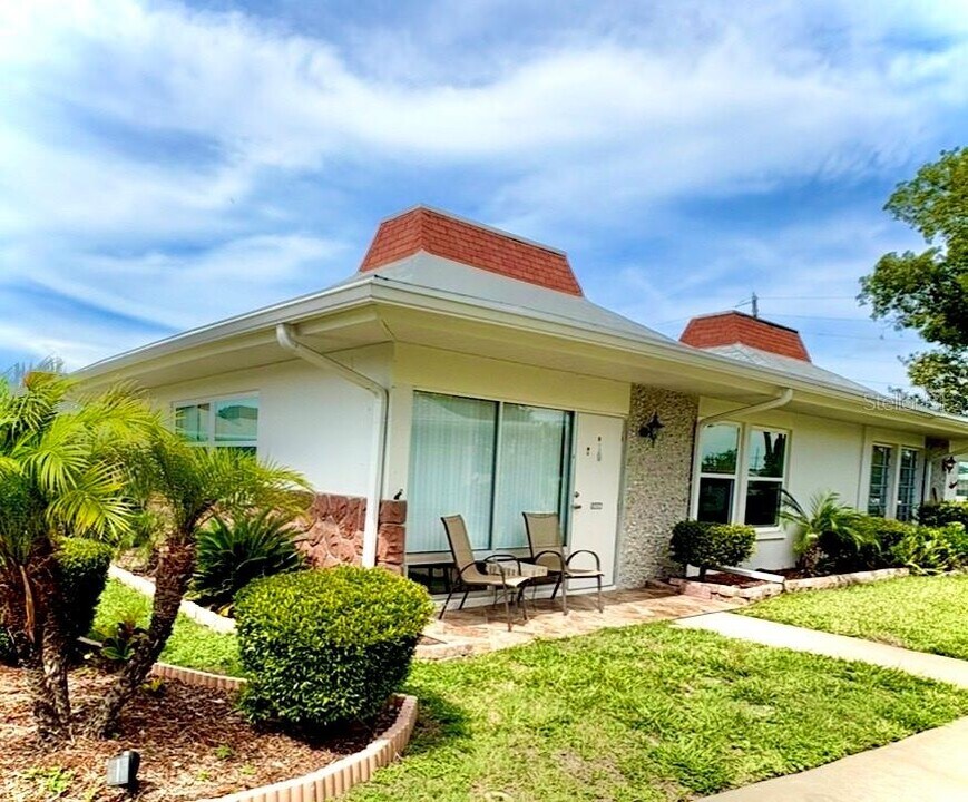 4355 Tahitian Gardens Cir in Holiday, FL - Building Photo