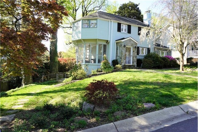 property at 215 Crestmoor Cir