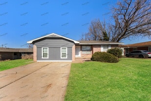 333 W Michael Dr in Midwest City, OK - Building Photo