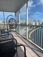 2910 Point E Dr in Aventura, FL - Foto de edificio - Building Photo