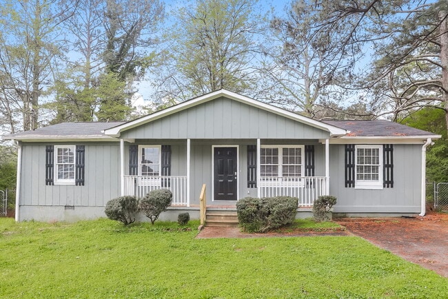 property at 583 Lakeridge Cir SE