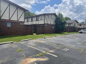 English North Apartments in Warner Robins, GA - Building Photo - Building Photo