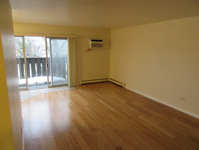 135 Pickwick Dr in Schaumburg, IL - Building Photo - Building Photo