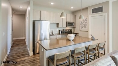 1310 Hillside Ave, Unit 520 in Nashville, TN - Foto de edificio - Building Photo