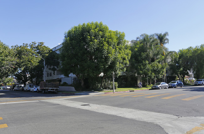 14655 Sylvan Street in Van Nuys, CA - Building Photo - Building Photo