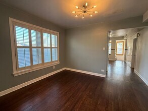 2633 W Winona St, Unit 2 in Chicago, IL - Foto de edificio - Building Photo