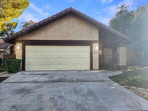 413 Mt Rainier Pl in Ridgecrest, CA - Building Photo - Building Photo