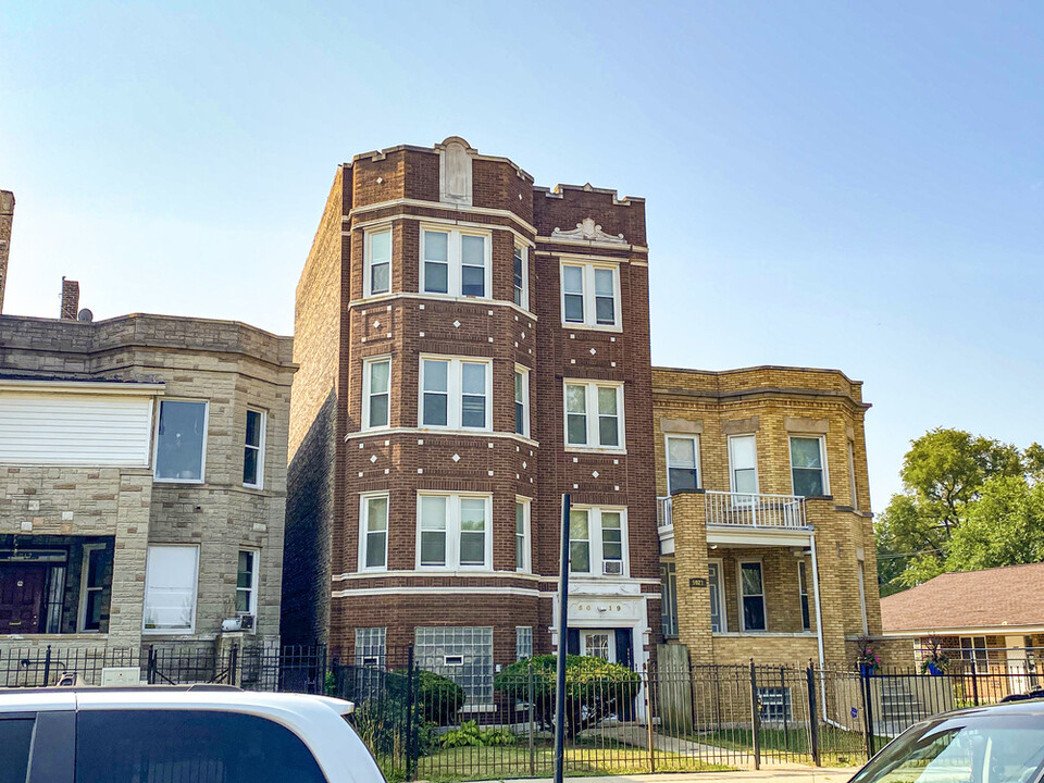 5019 W Maypole Ave in Chicago, IL - Building Photo