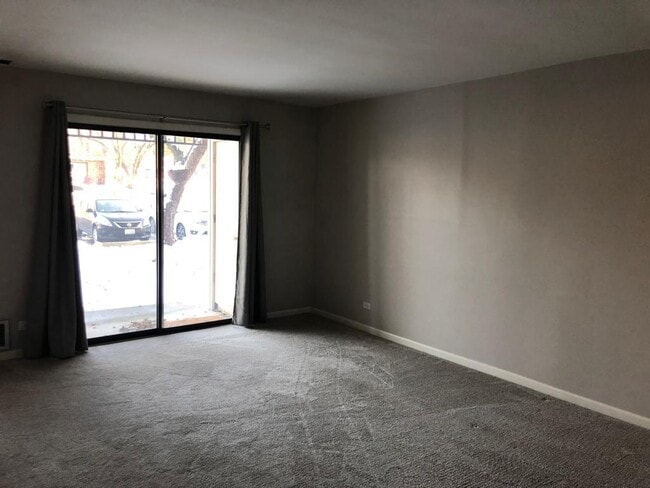 2208 Country Club Dr in Woodridge, IL - Building Photo - Building Photo