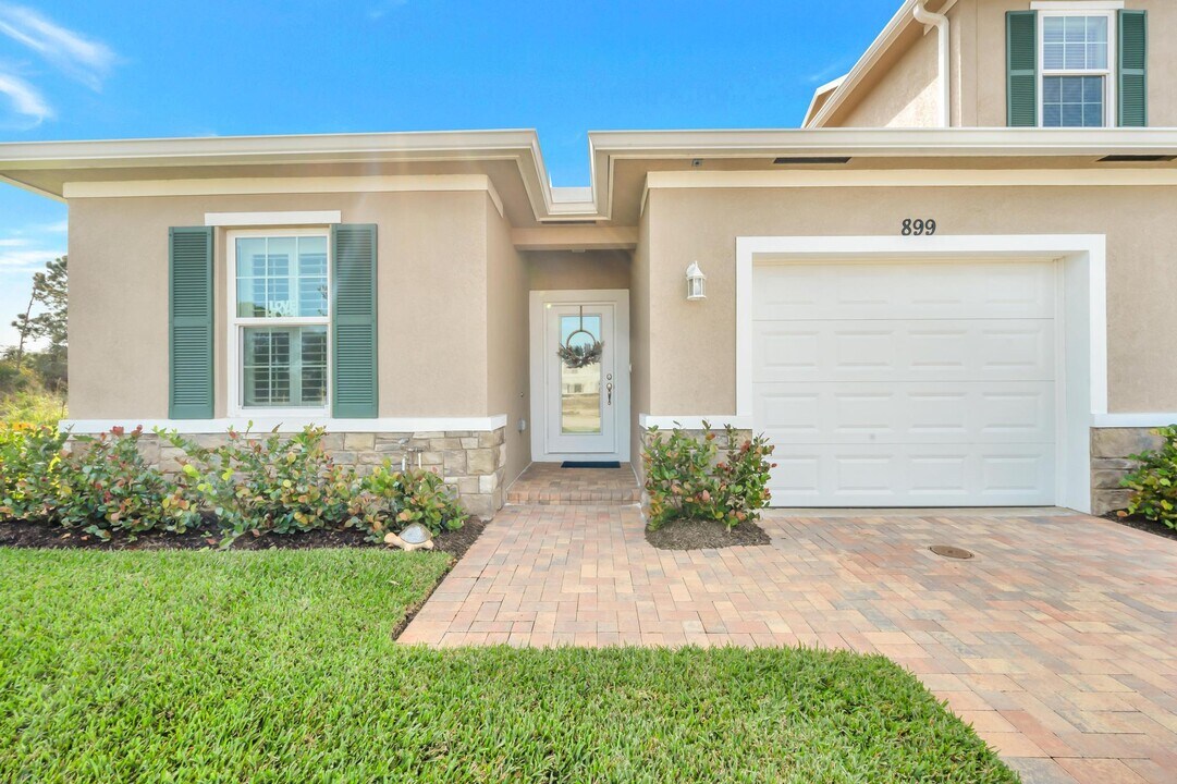 899 NE Trailside Run in Port St. Lucie, FL - Foto de edificio