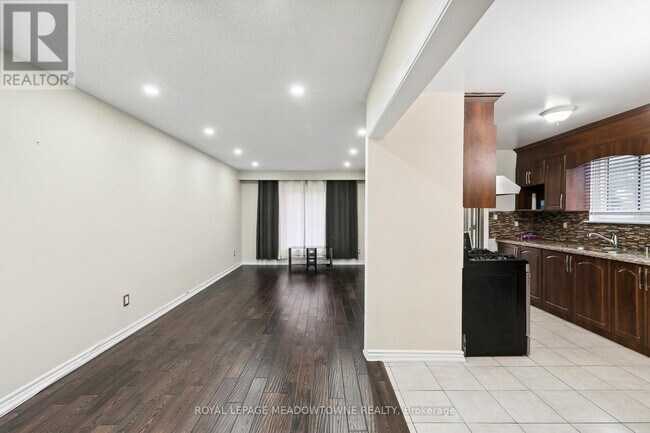 11 Juniper Crescent in Brampton, ON - Building Photo - Building Photo