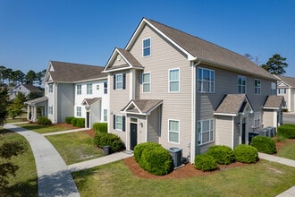 Basswood Landing Apartments in Savannah, GA - Foto de edificio - Building Photo