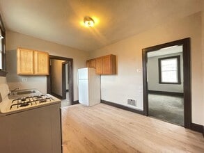 966 Elberon Ave in Cincinnati, OH - Building Photo - Building Photo