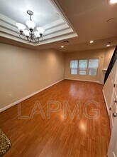 12217 Moorpark St in Los Angeles, CA - Building Photo - Building Photo