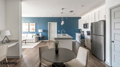 100 Wildwood Ct, Unit 239 in Birmingham, AL - Building Photo - Building Photo