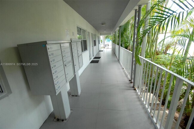 1604 Drexel Ave in Miami Beach, FL - Building Photo - Building Photo