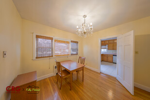 25 Harris Ave, Unit 1 in Wellesley, MA - Foto de edificio - Building Photo