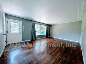 9342 Trenton Ln N in Maple Grove, MN - Building Photo - Building Photo