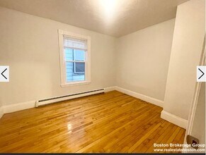22 Howell St, Unit 2 in Boston, MA - Foto de edificio - Building Photo