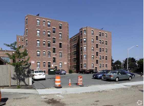 171 Washington St, Unit 316 in Malden, MA - Foto de edificio - Building Photo